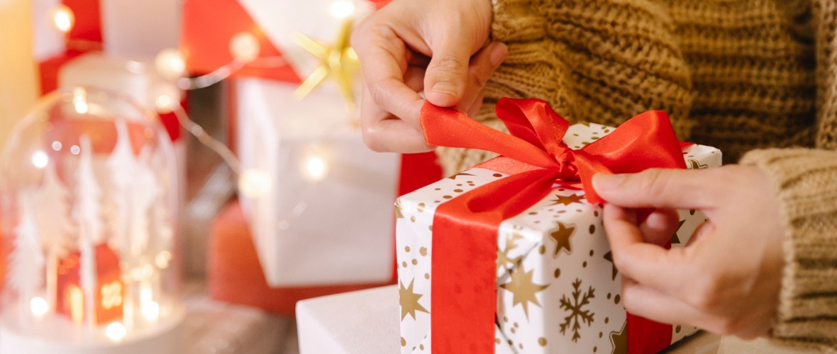 5 Ideas For DIY Christmas Gift Tags & Ribbon